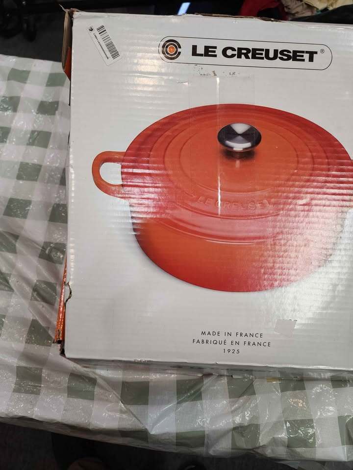 BRAND NEW LE CREUSET 6.75QT ROUND WIDE DUTCH OVEN